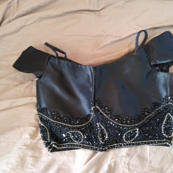 2 piece outfit (Top & Skirt) - Picture 6 of 7